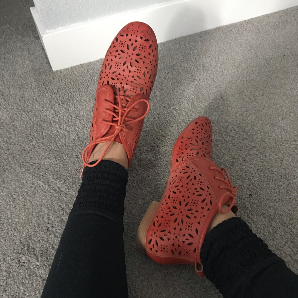 Laser cut lace up high loafers EUC 7.5